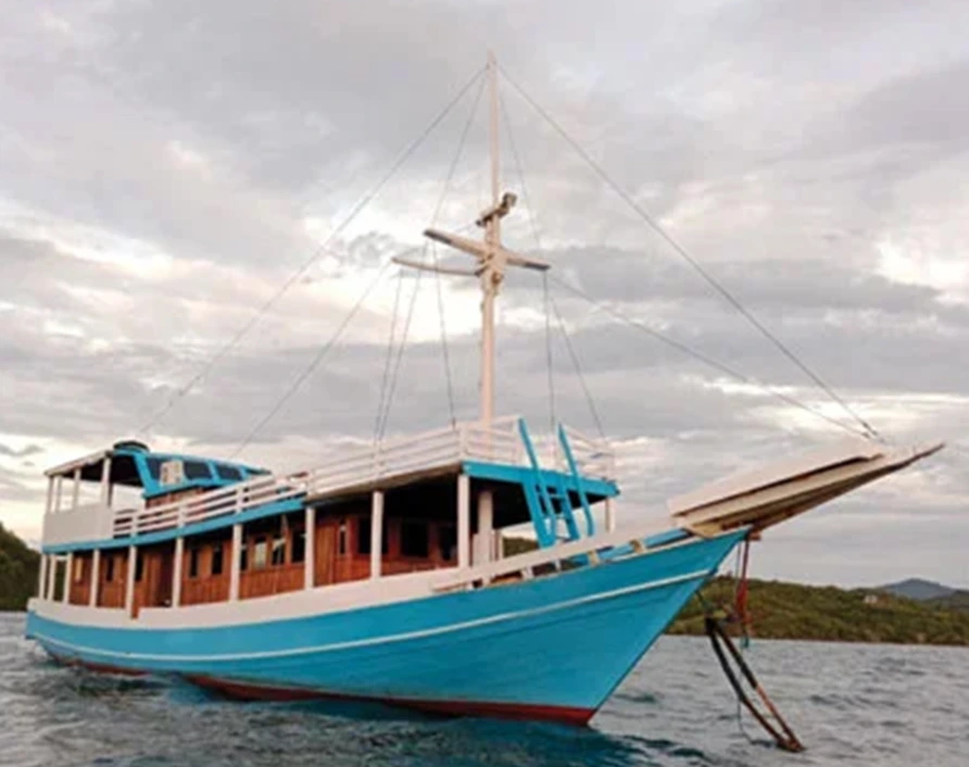 Private standard boat for Komodo Island Tour with professional guide and snorkeling equipment