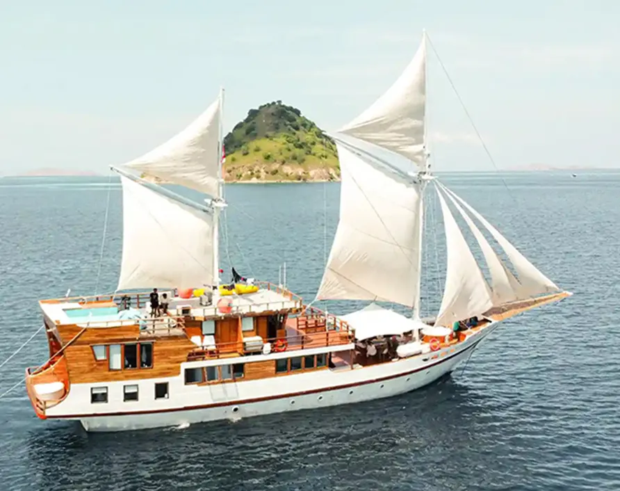 Komodo Superior Boat SBKT-105 Luxury Phinisi