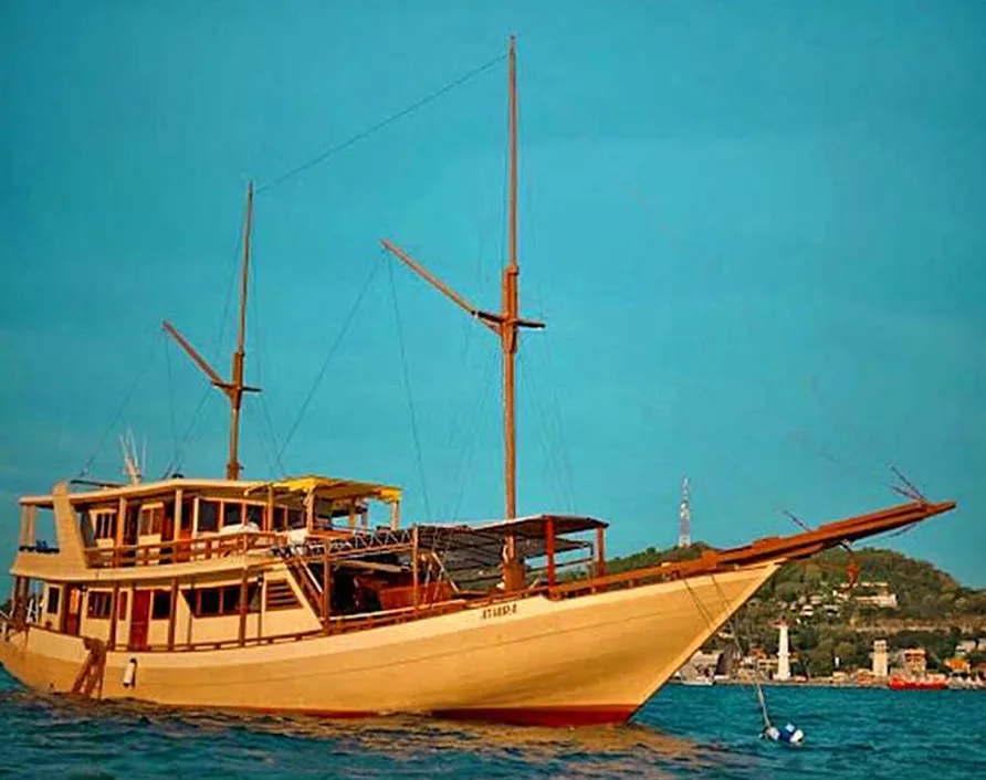 Komodo Superior Boat SBKT-109 Luxury Phinisi