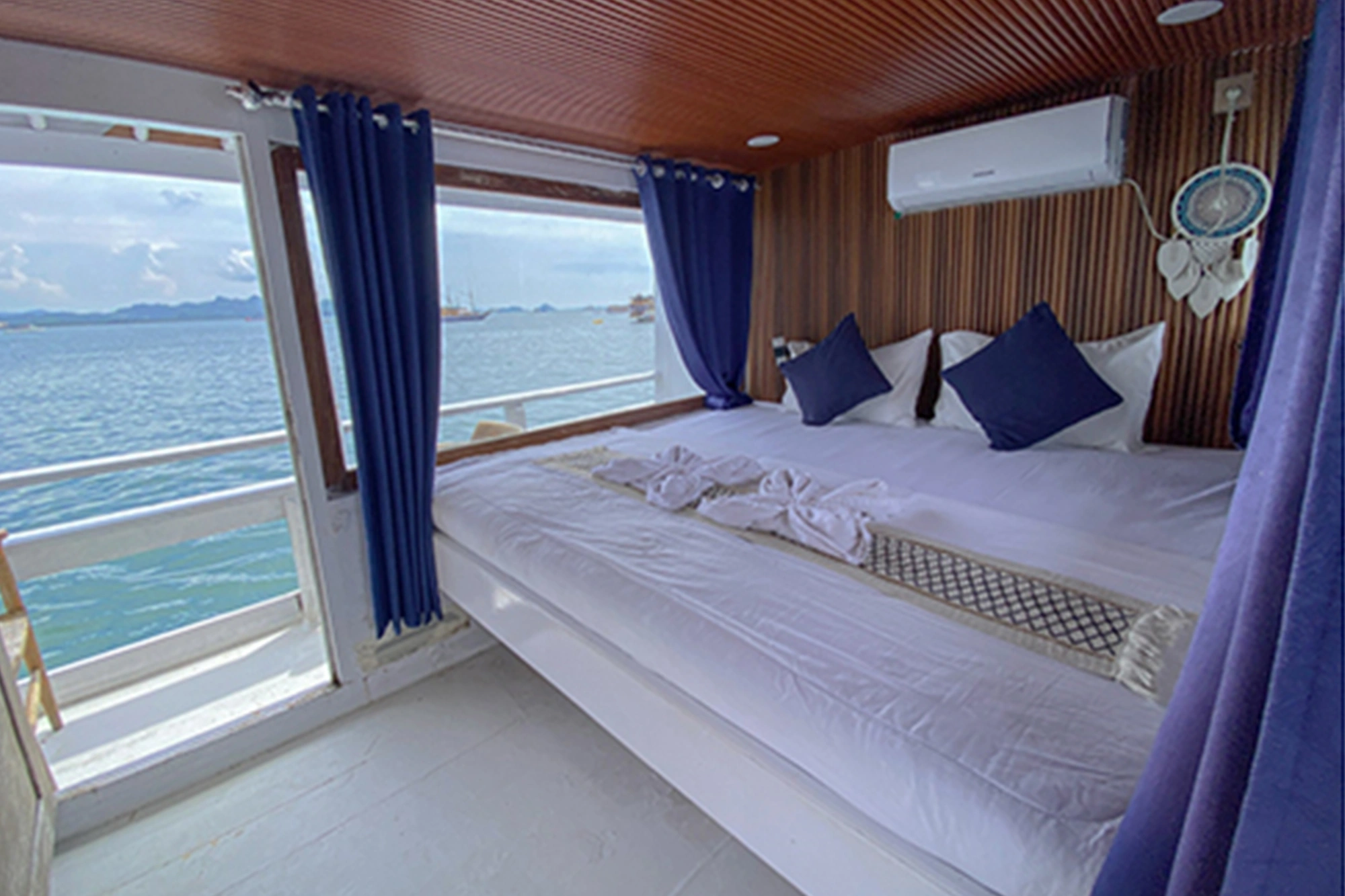 Superior Boat Komodo Tours