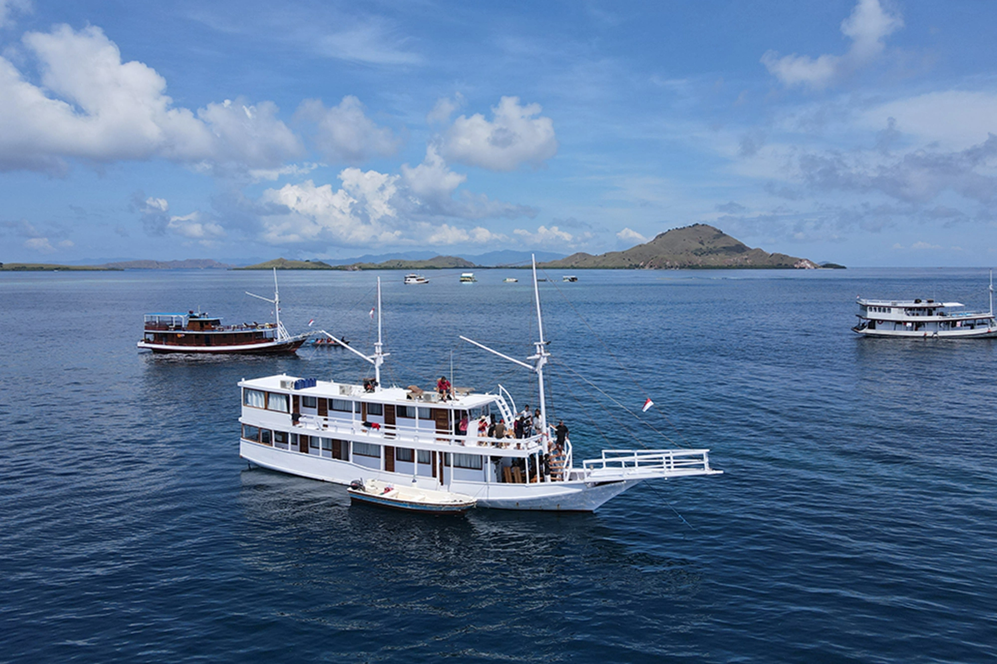Superior Boat Komodo Tours