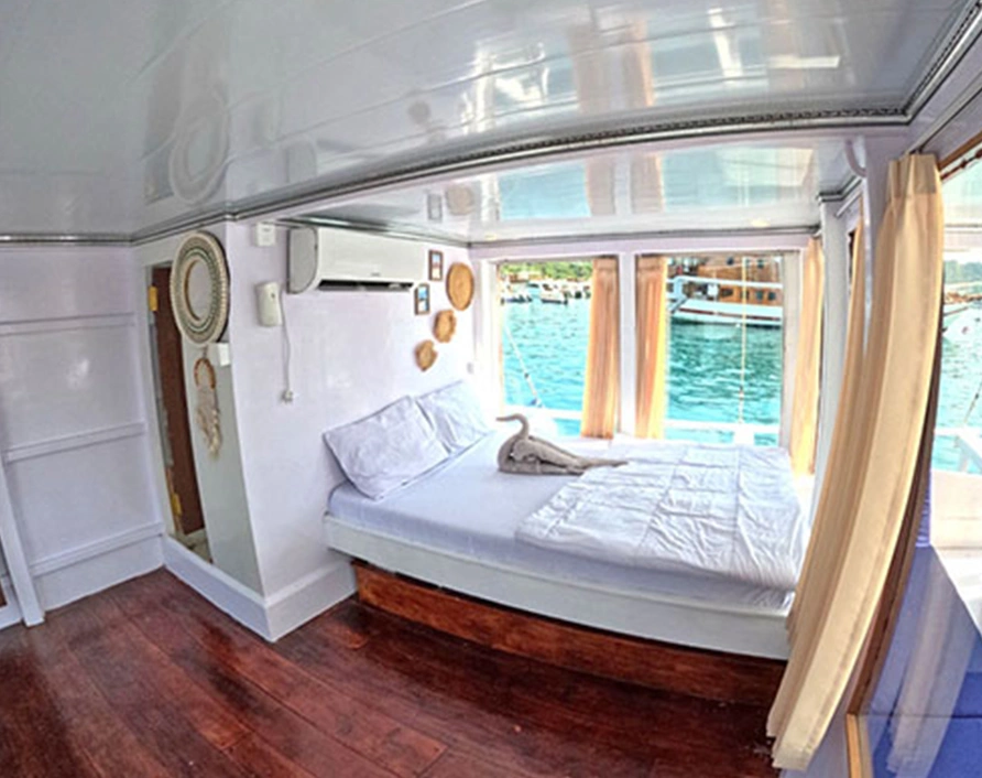 Superior Boat Komodo Tours