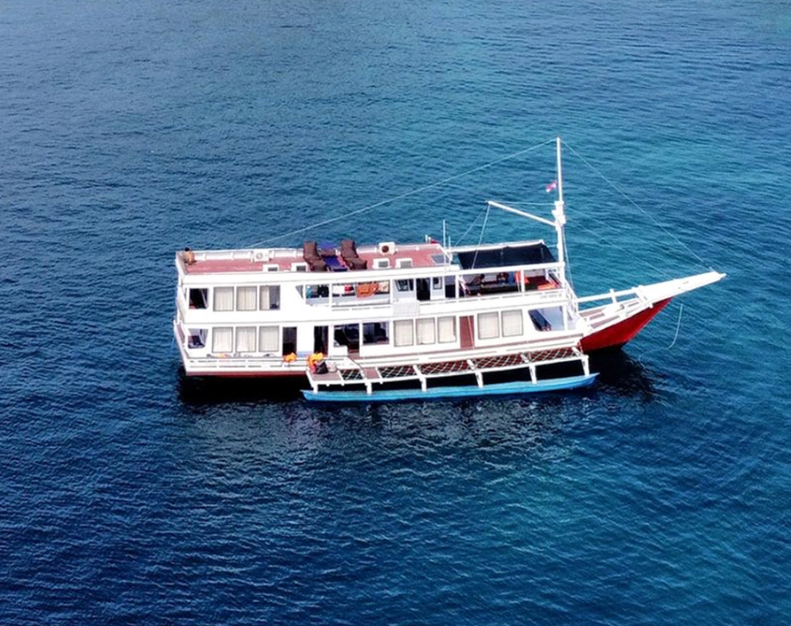 Superior Boat Komodo Tours