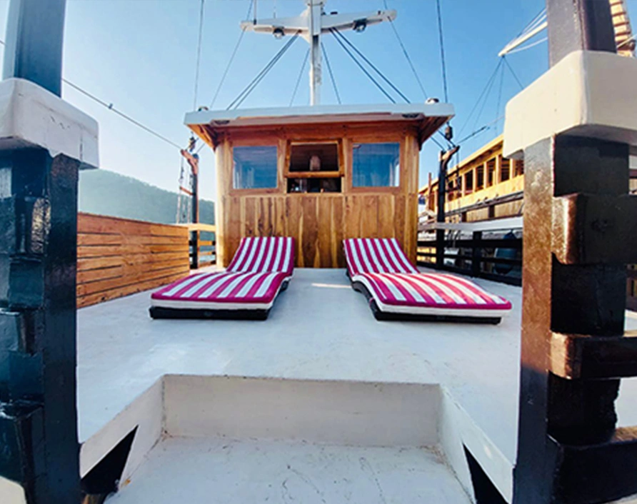 Superior Boat Komodo Tours