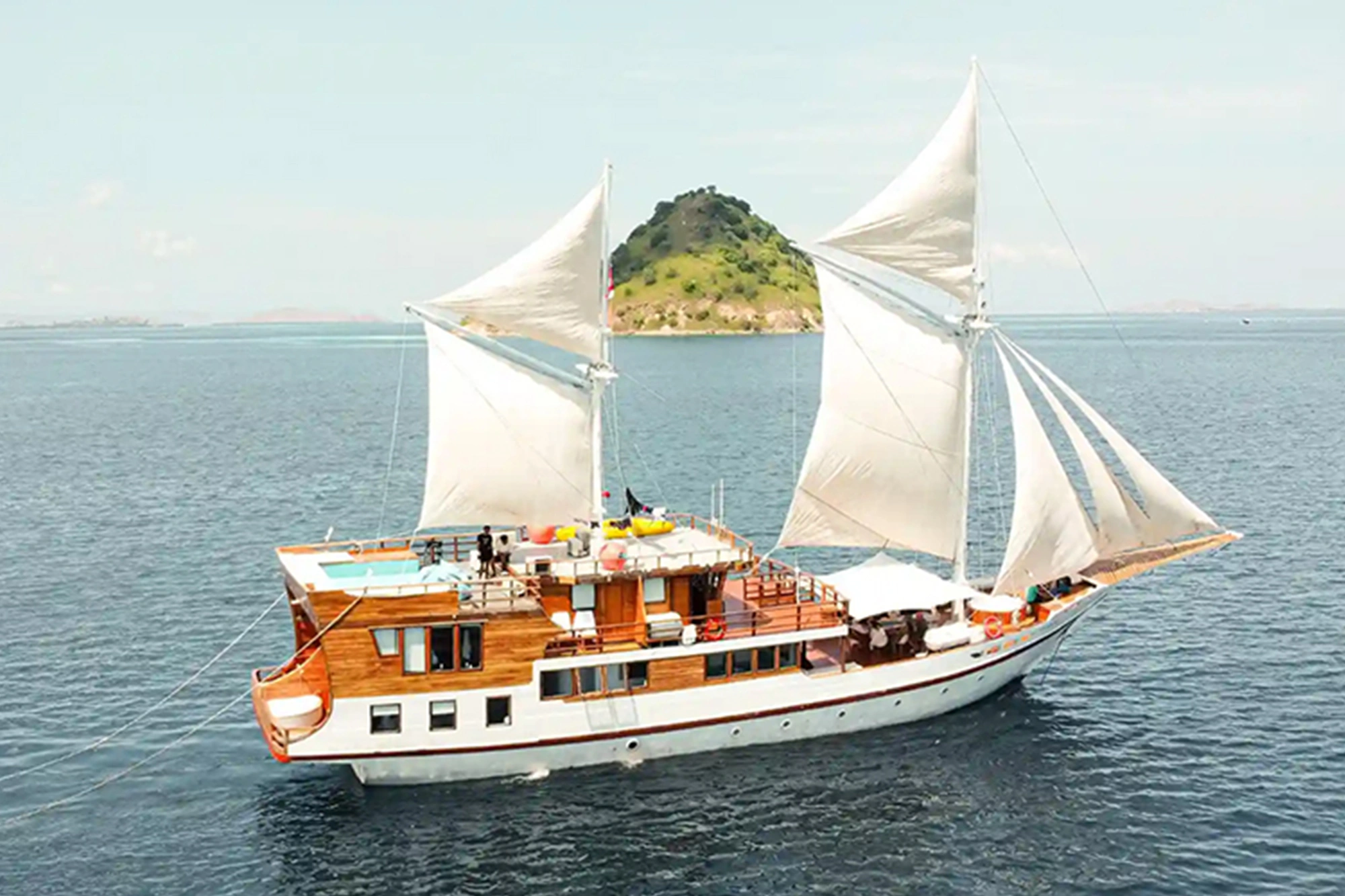 Superior Boat Komodo Tours