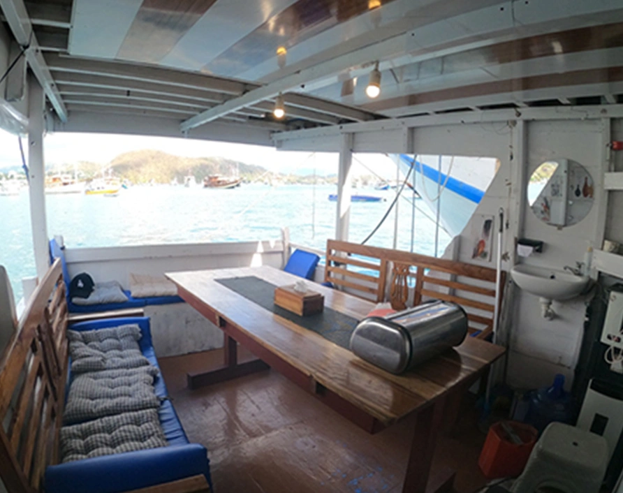 Superior Boat Komodo Tours