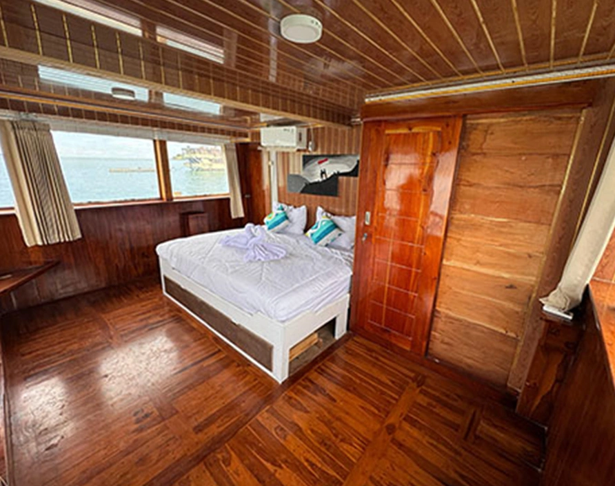 Superior Boat Komodo Tours