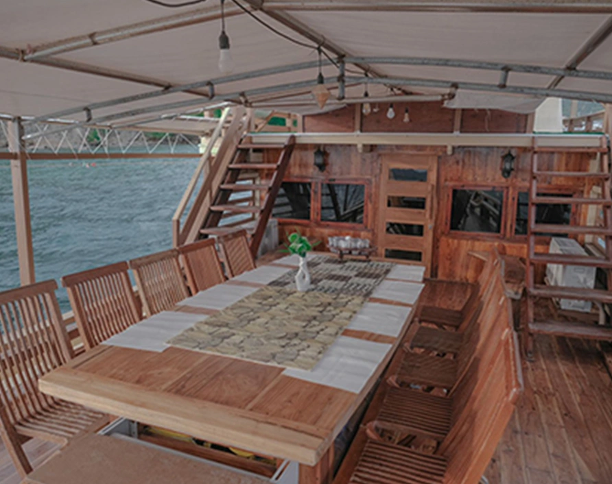 Superior Boat Komodo Tours