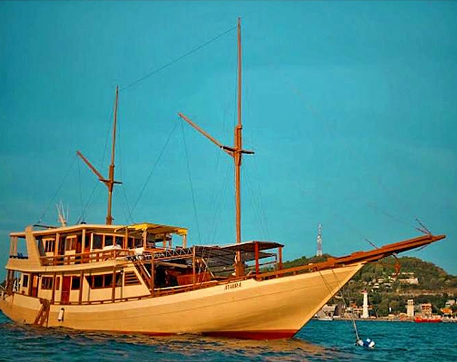 Superior Boat Komodo Tours