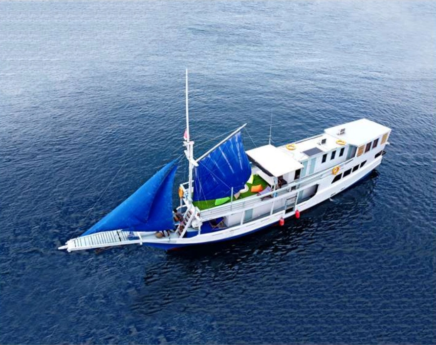 Superior Boat Komodo Tours